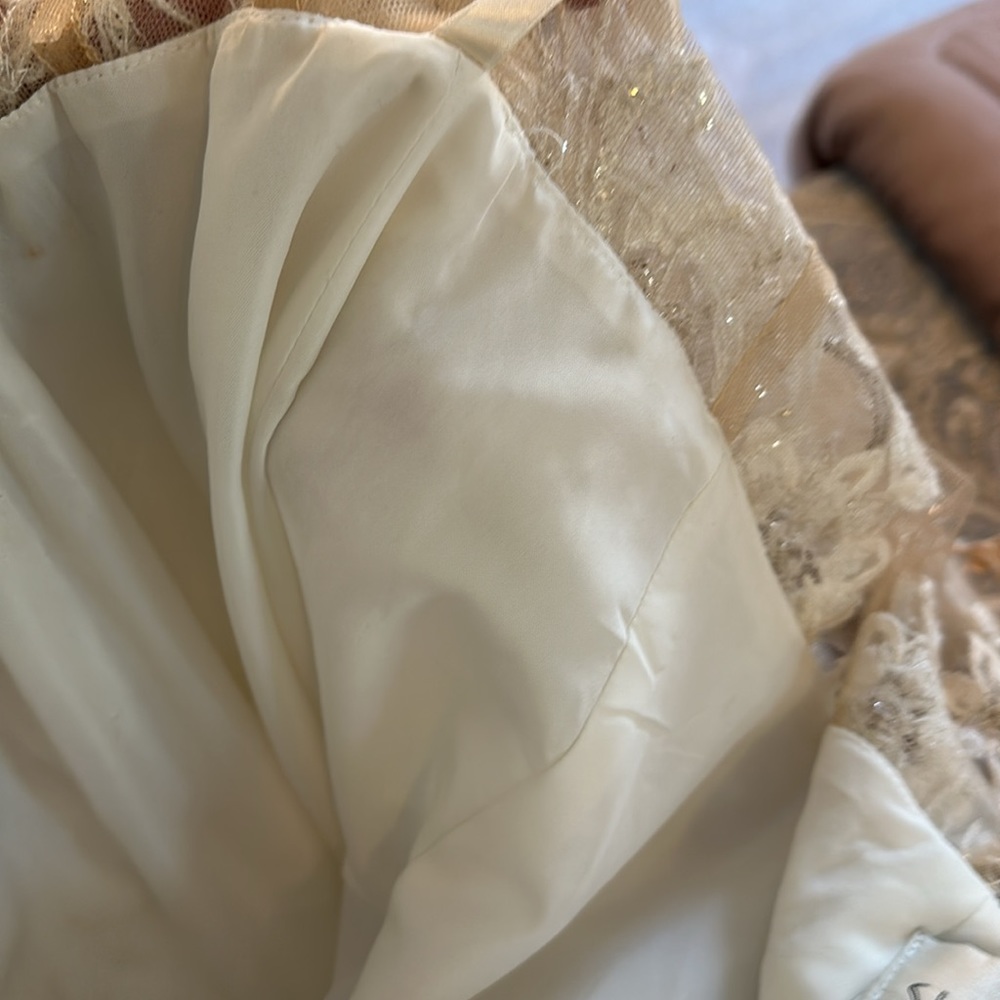 Glitzy, sparkly, dropped waist, illusion back wedding gown size 8 - Picture 12 of 13